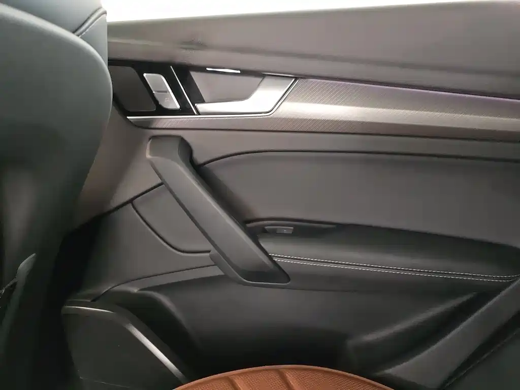 Audi Q5L 2025 — фото 15