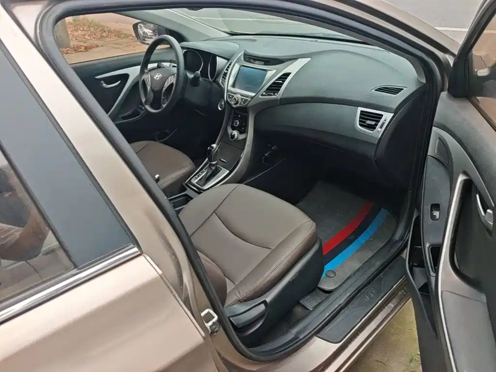 Hyundai Elantra 2016 — фото 25