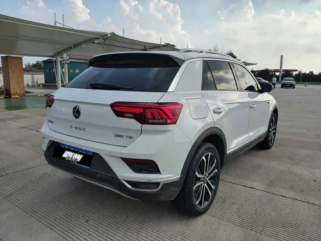 Volkswagen T-Roc 2023 — фото 2