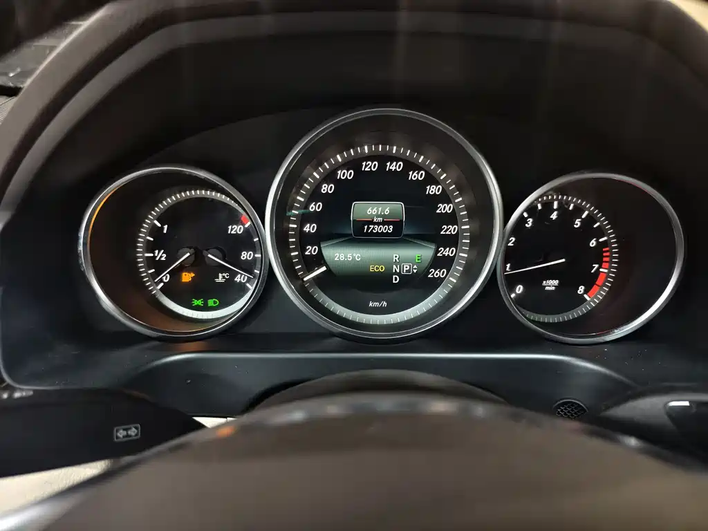 Mercedes-Benz E-Class 2015 — фото 11