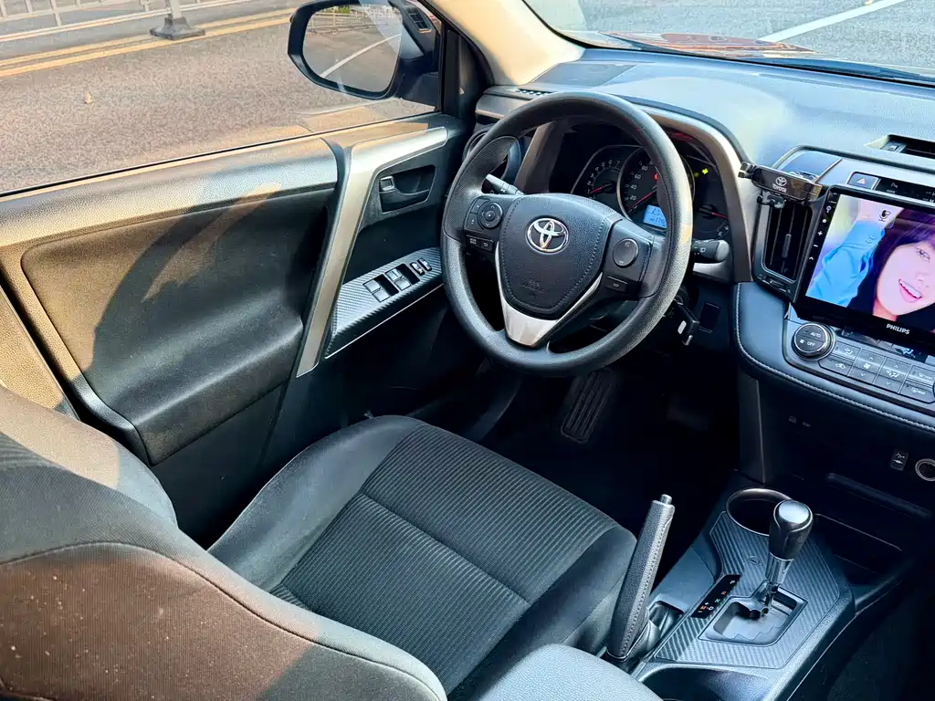 Toyota RAV4 2015 — фото 10