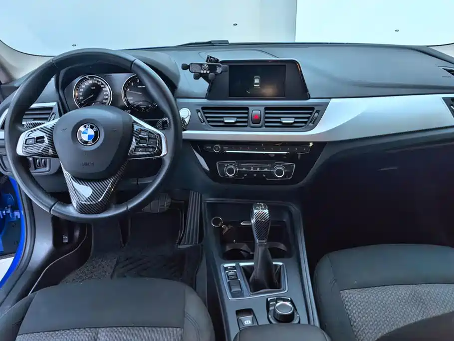 BMW 1 Series 2018 — фото 12