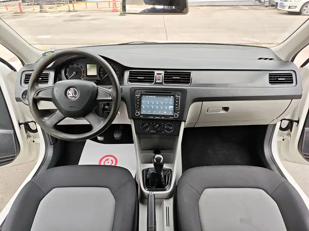 Skoda Rapid 2014 — фото 11