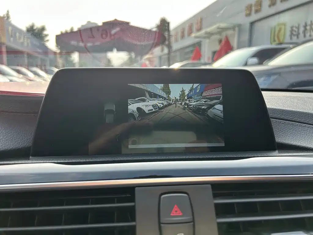 BMW 3 Series 2018 — фото 14