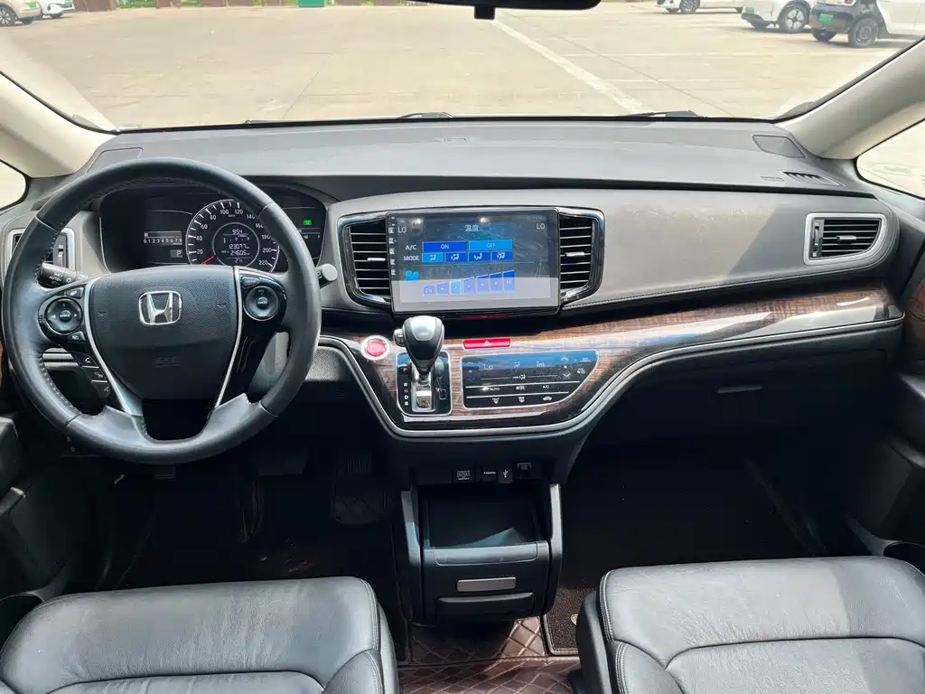 Honda Odyssey 2017 — фото 12