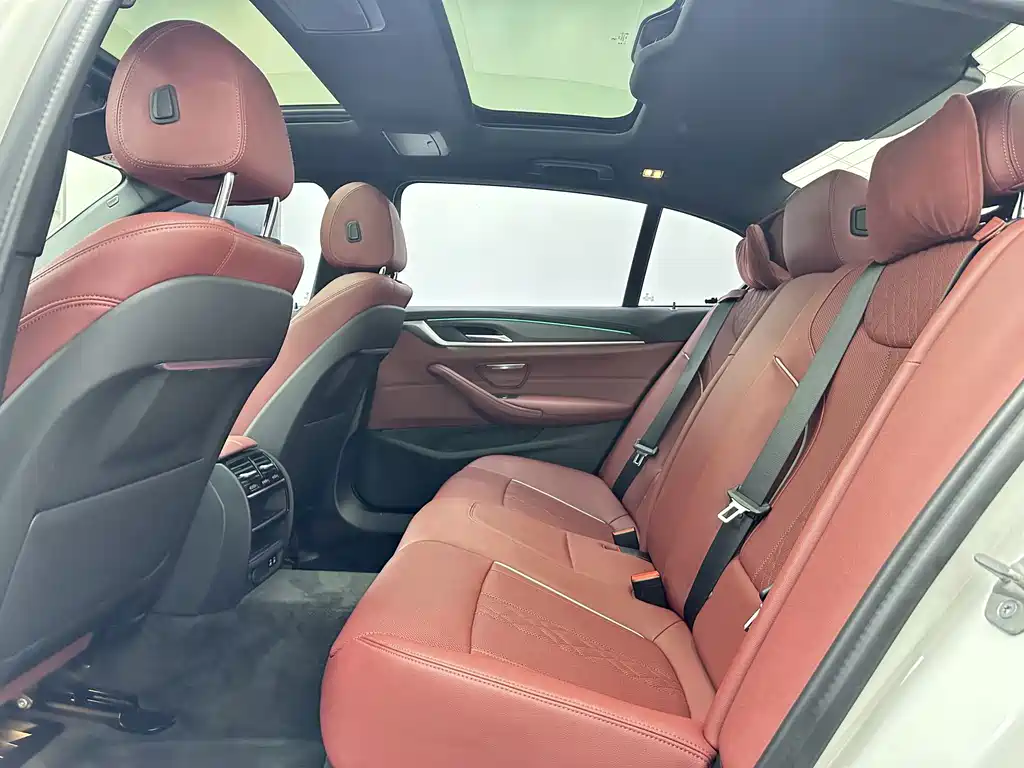 BMW 5 Series 2023 — фото 10