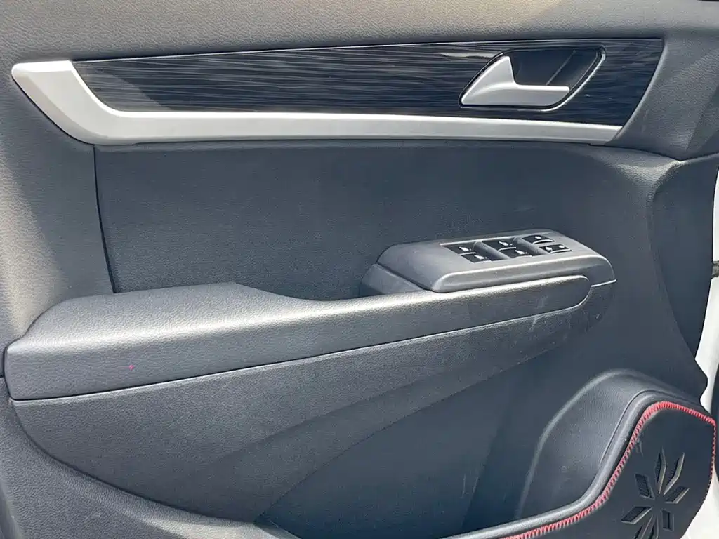 Dongfeng Fengshen AX7 2016 — фото 12