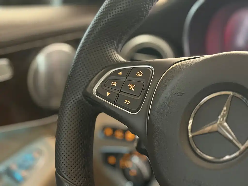 Mercedes-Benz GLC 2017 — фото 17