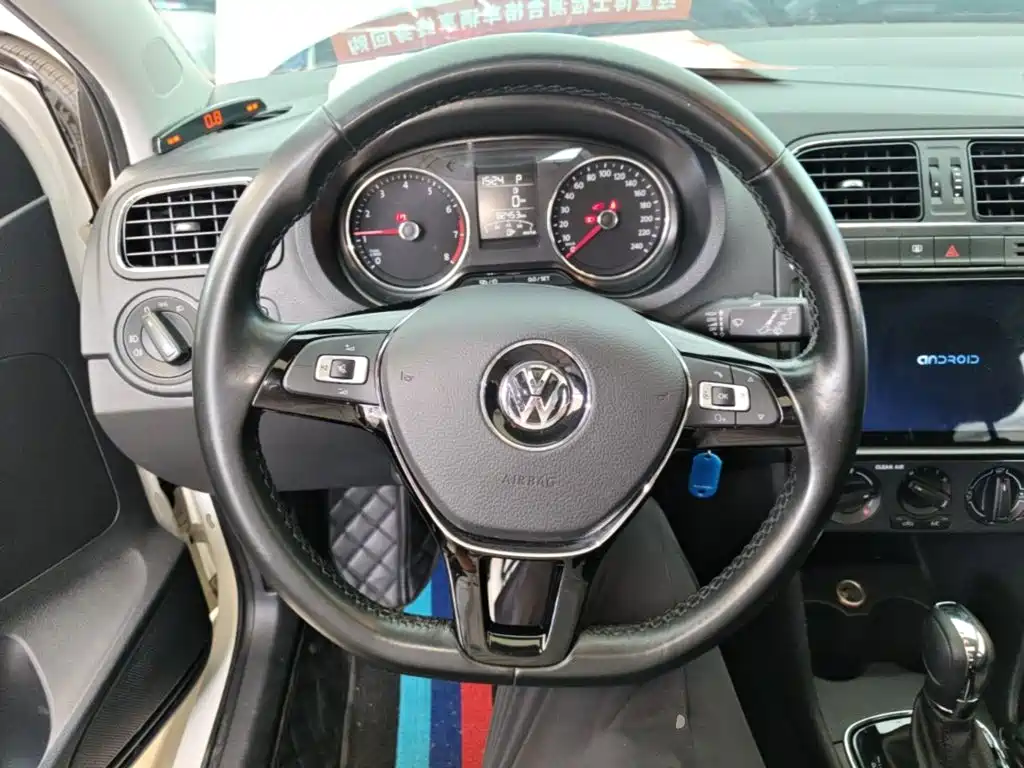 Volkswagen Polo 2017 — фото 11