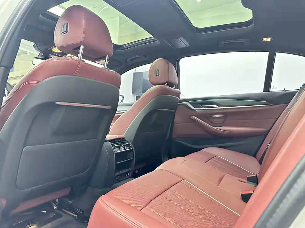 BMW 5 Series 2023 — фото 15