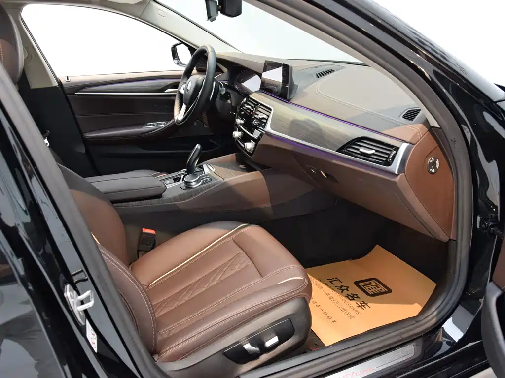 BMW 5 Series 2020 — фото 19