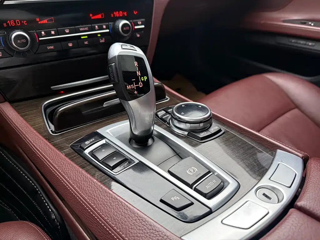 BMW 7 Series 2014 — фото 15