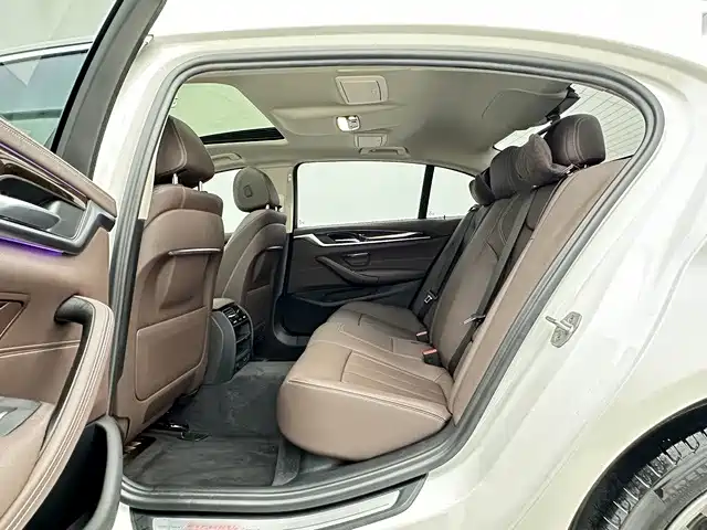 BMW 5 Series 2020 — фото 13