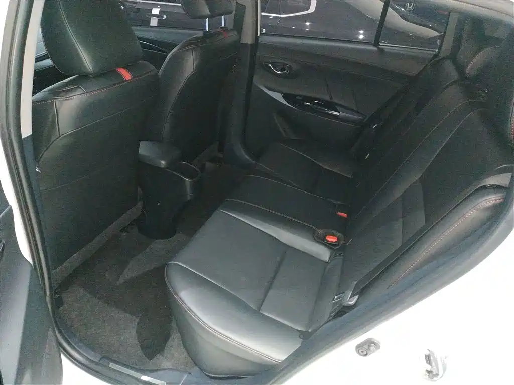 Toyota Yaris L 2022 — фото 17