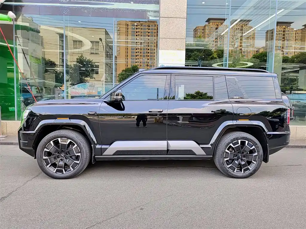 Fang Cheng Bao Leopard 8 2025