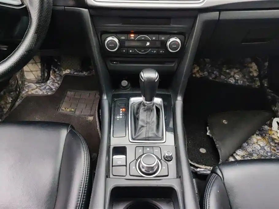 Mazda 3 Axela 2018 — фото 16