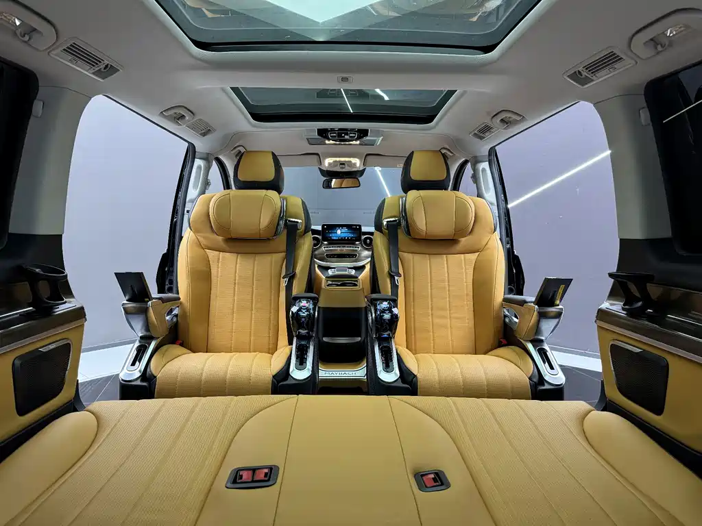 Mercedes-Benz V-Class 2021 — фото 20