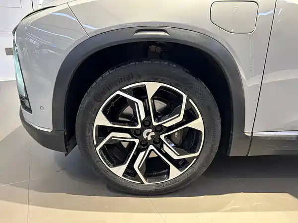 NIO ES8 2021
