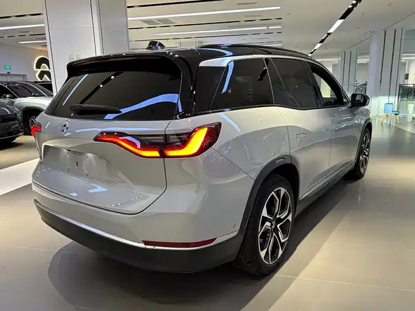 NIO ES8 2021