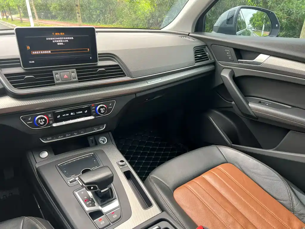 Audi Q5L 2020