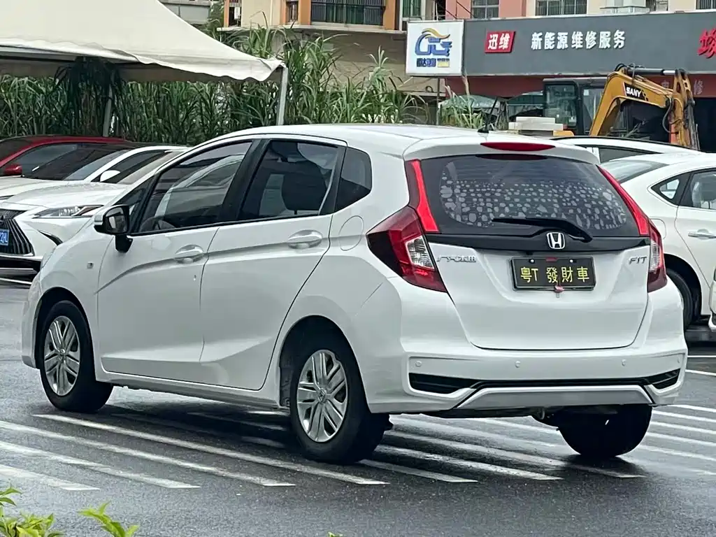 Honda Fit 2018 — фото 9