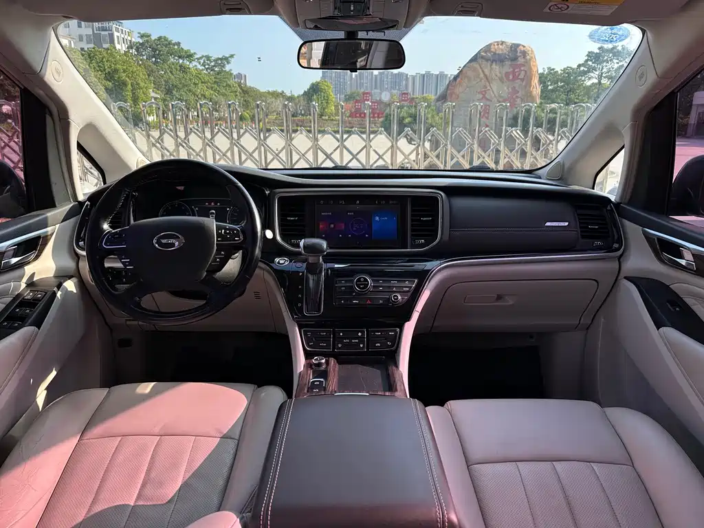 GAC Motor Trumpchi M8 2018 — фото 16