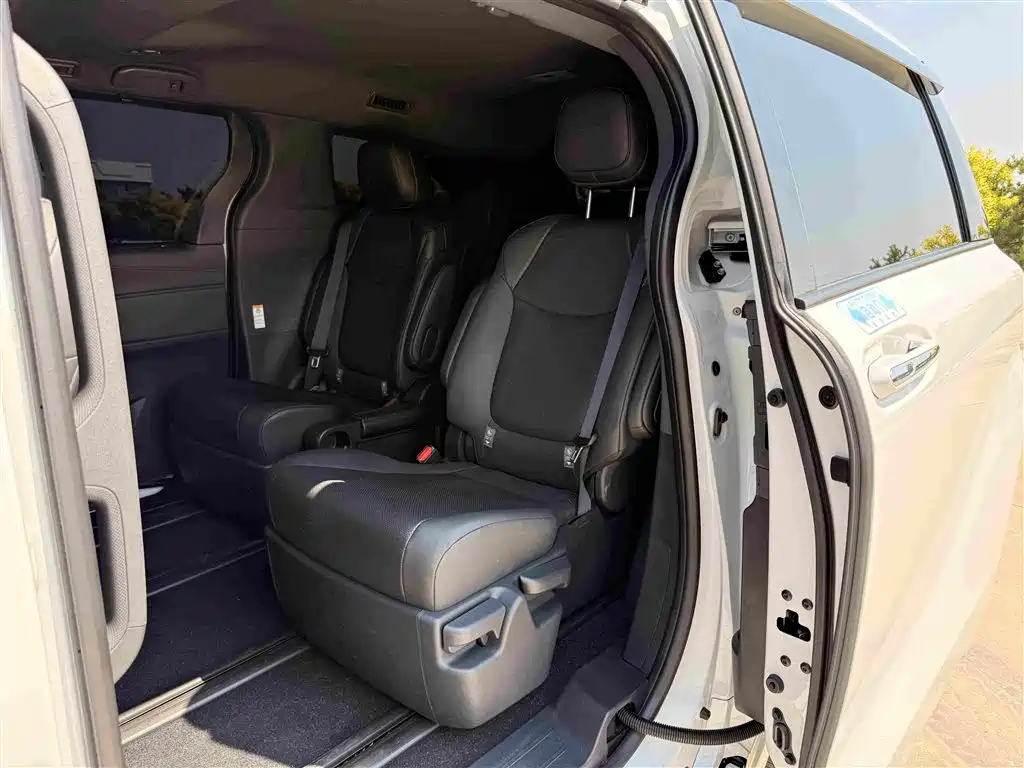 Toyota Sienna 2025 — фото 12