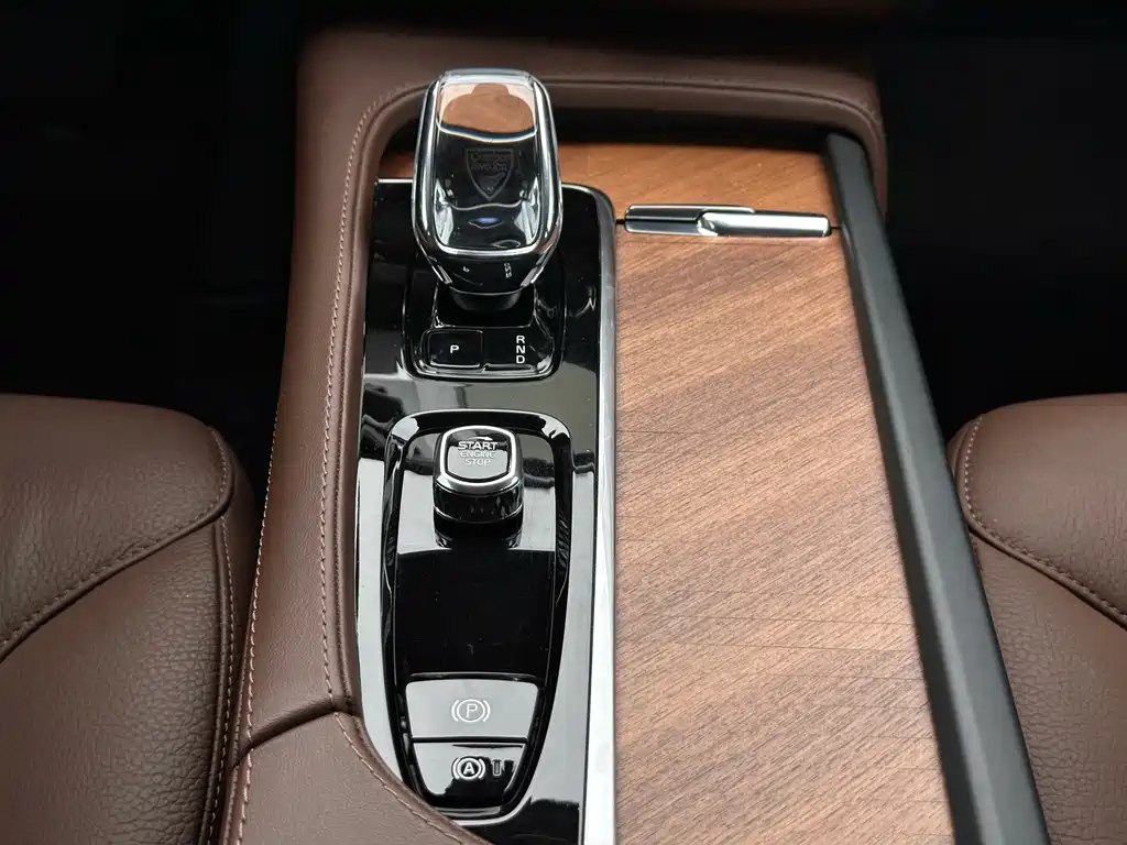 Volvo XC90 2024 — фото 11