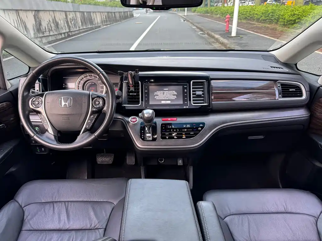 Honda Elysion 2019 — фото 15