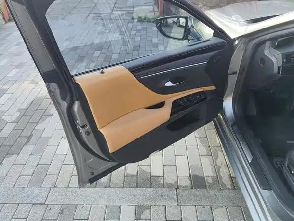 Lexus ES 2024