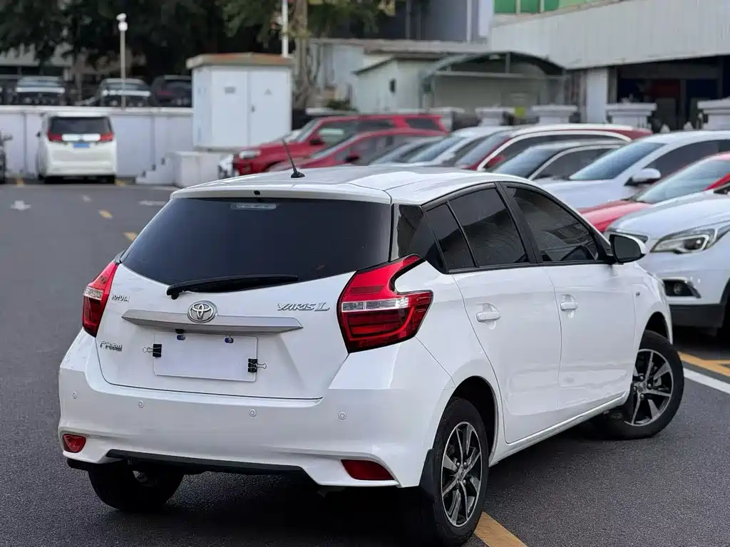 Toyota Yaris L 2021 — фото 9
