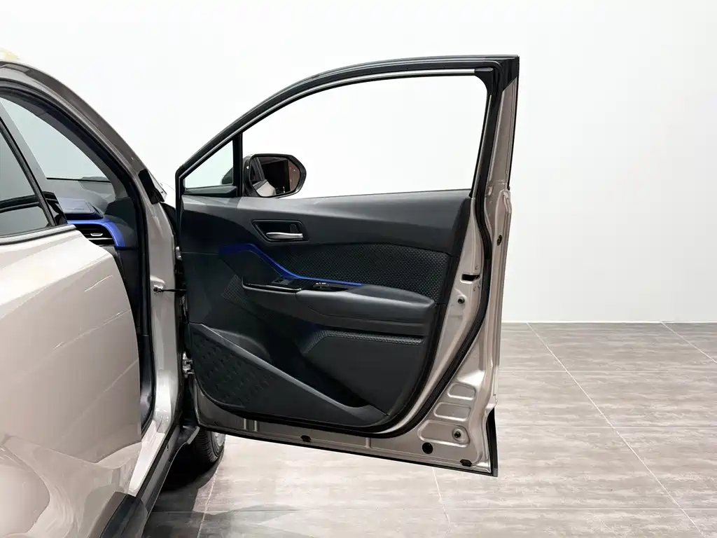Toyota C-HR 2021 — фото 21