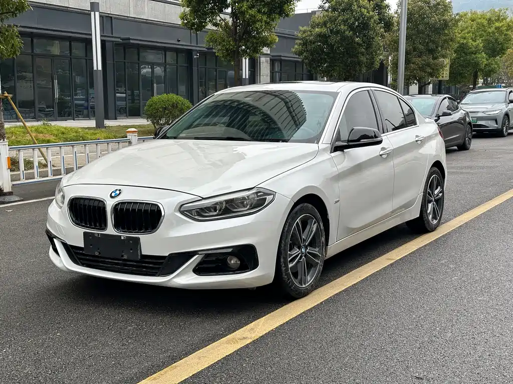 BMW 1 Series 2018 — фото 1