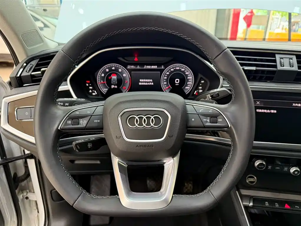Audi Q3 2023 — фото 11