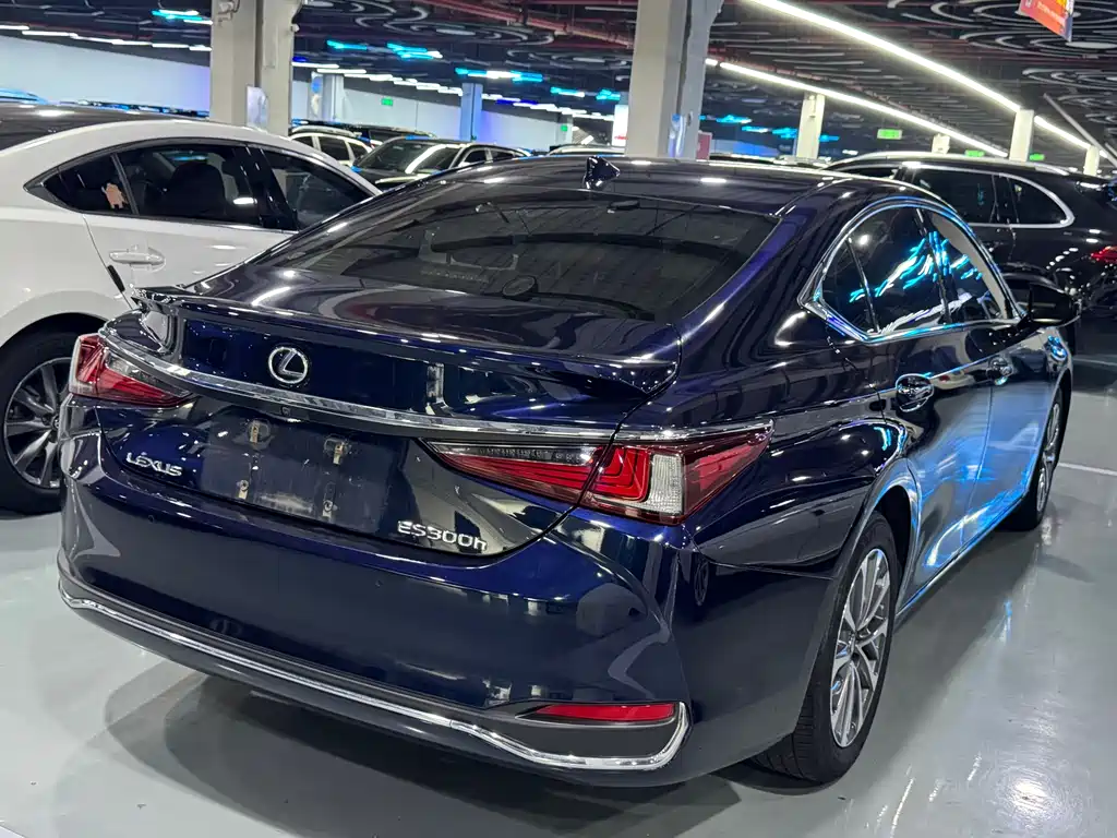 Lexus ES 2023 — фото 15