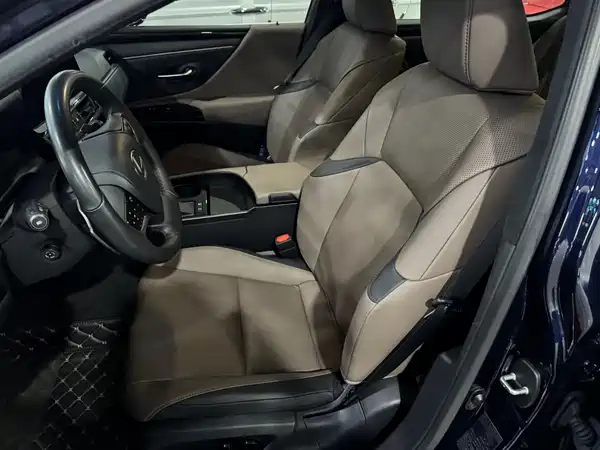 Lexus ES 2023