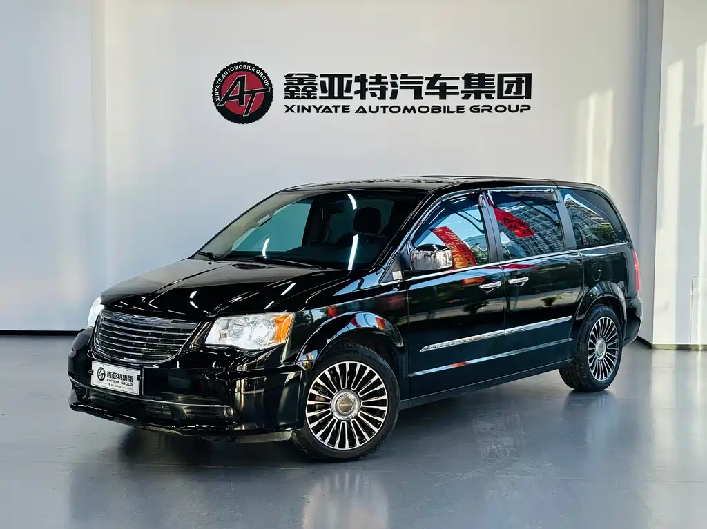 Chrysler Grand Voyager 2014 — фото 2
