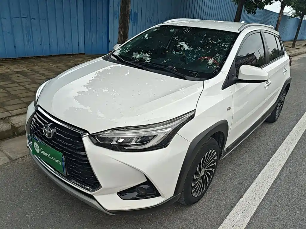 Toyota Yaris L 2022 — фото 1