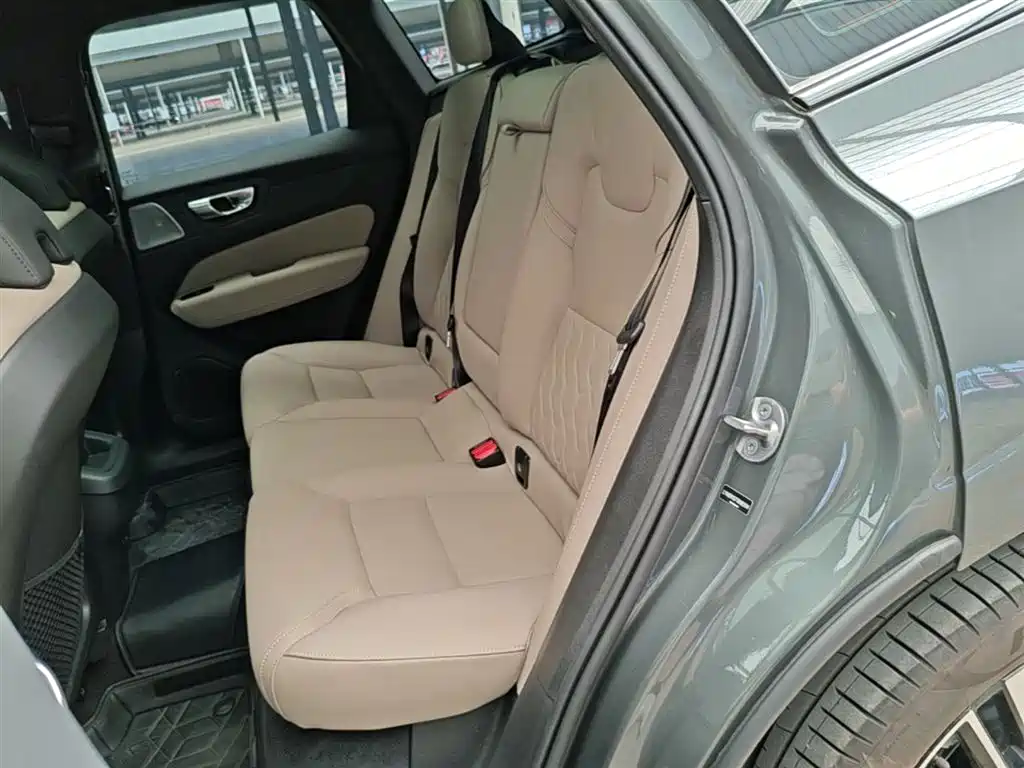 Volvo XC60 2025 — фото 17