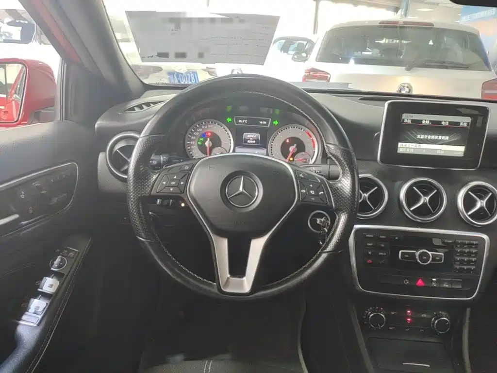 Mercedes-Benz A-Class 2015 — фото 11