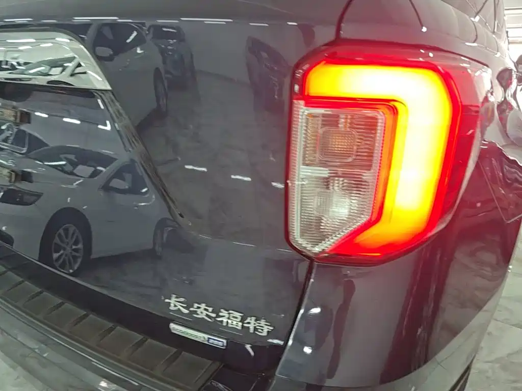 Ford Explorer 2020 — фото 24