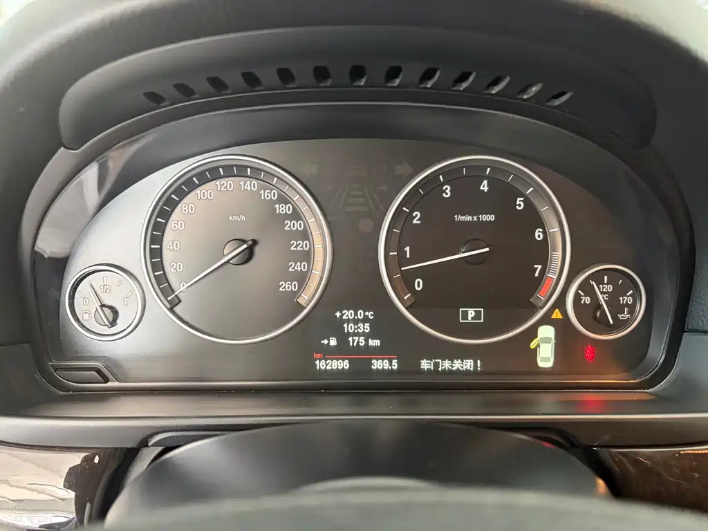 BMW 5 Series 2011 — фото 11