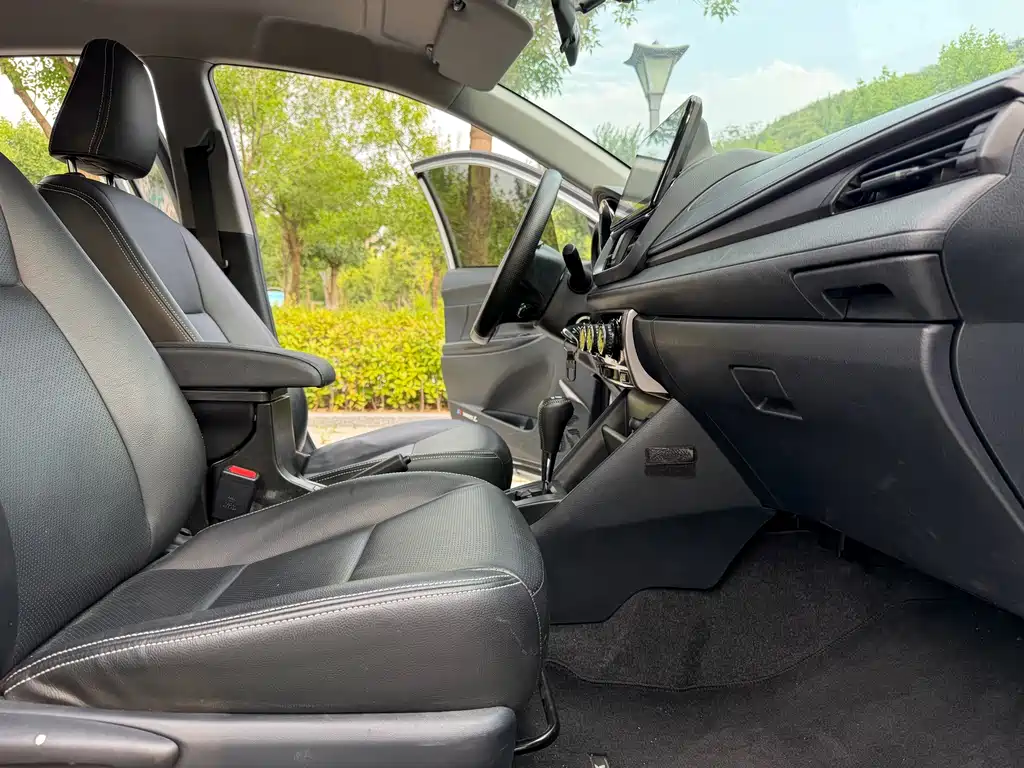 Toyota Yaris L 2022 — фото 10
