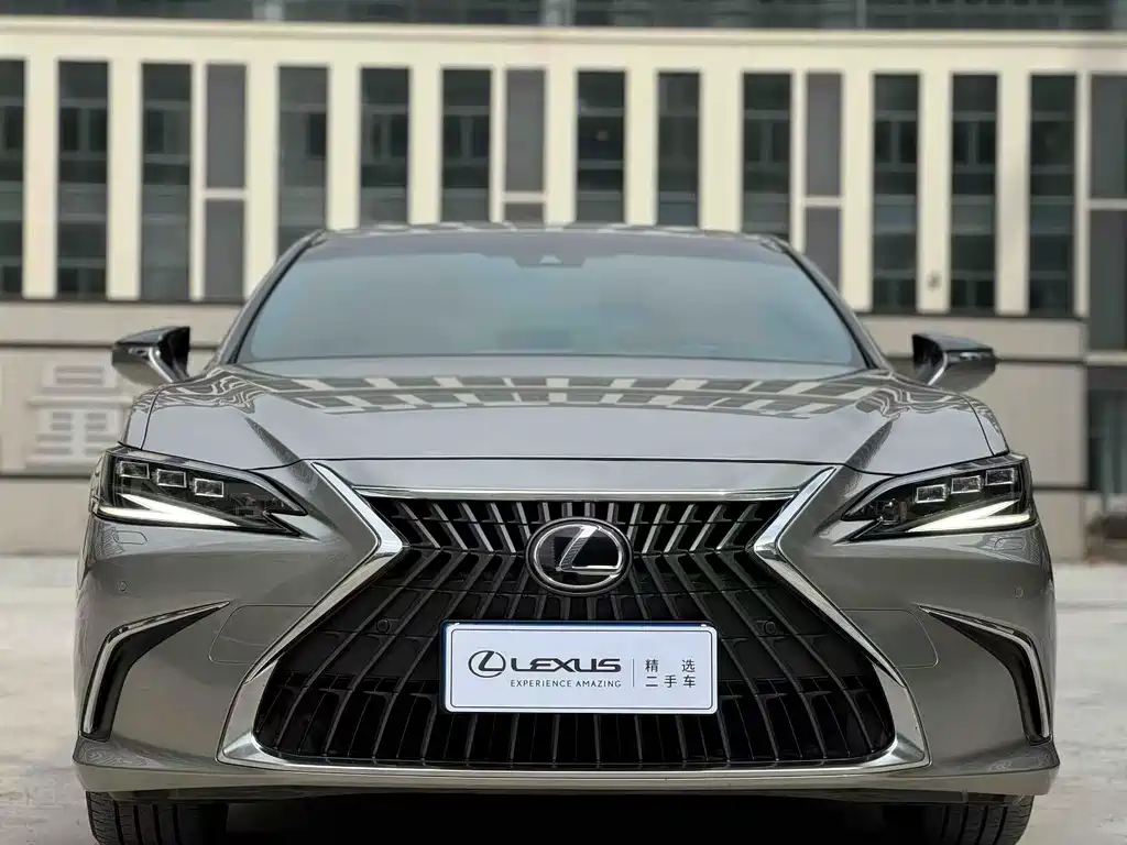 Lexus ES 2024