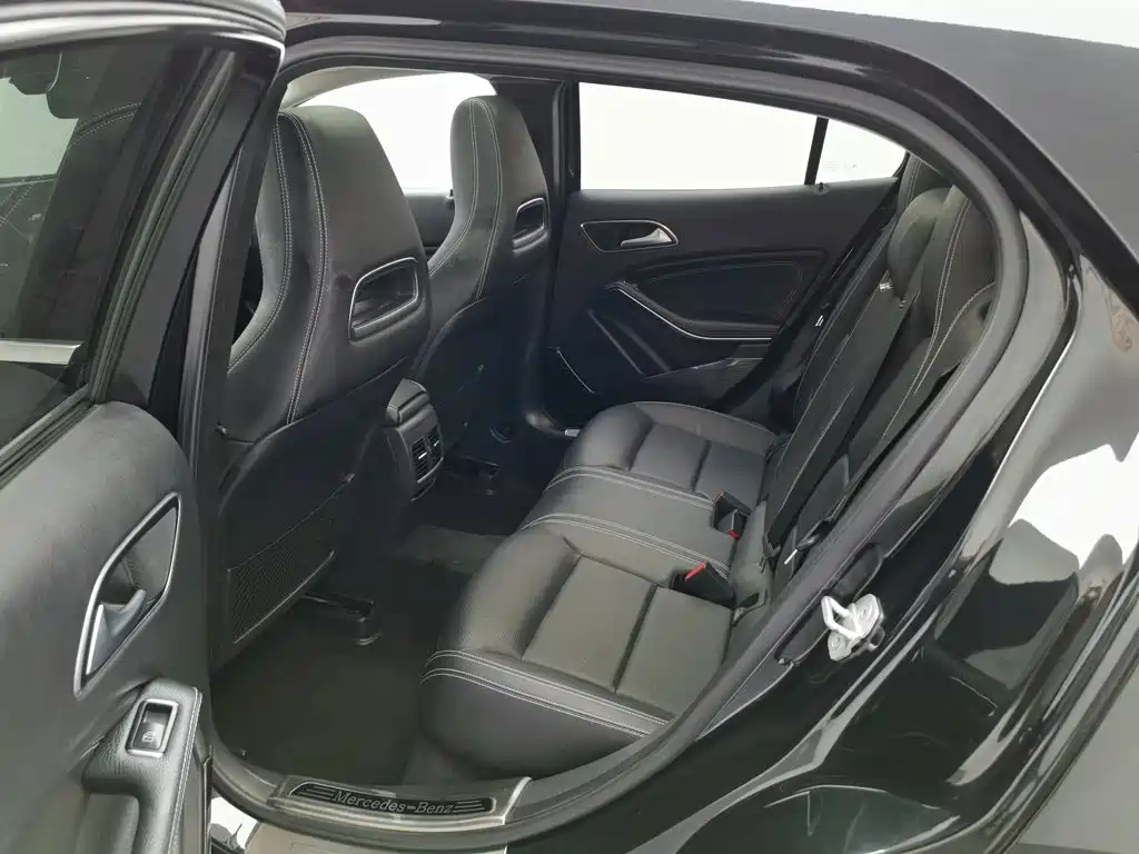 Mercedes-Benz GLA 2018 — фото 15