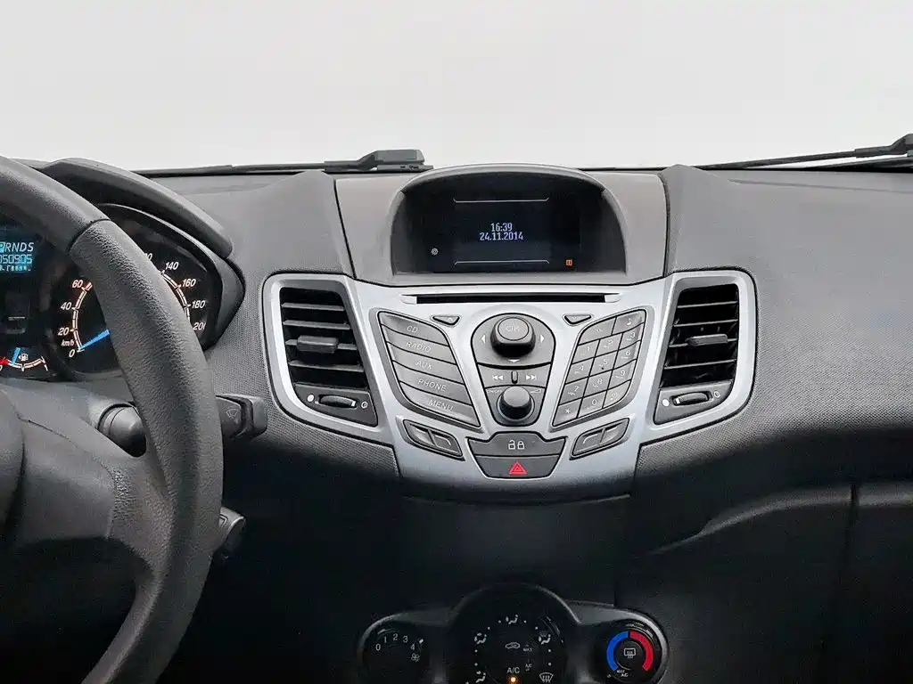 Ford Fiesta 2013 — фото 12