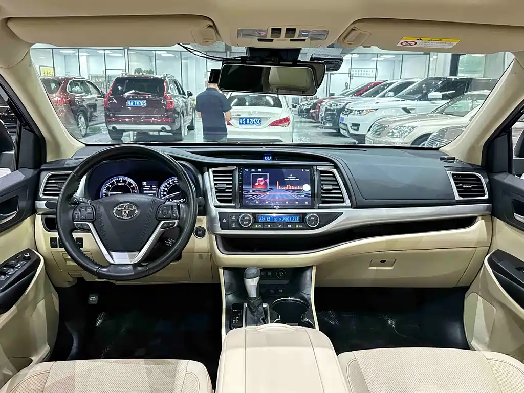 Toyota Highlander 2020 — фото 18