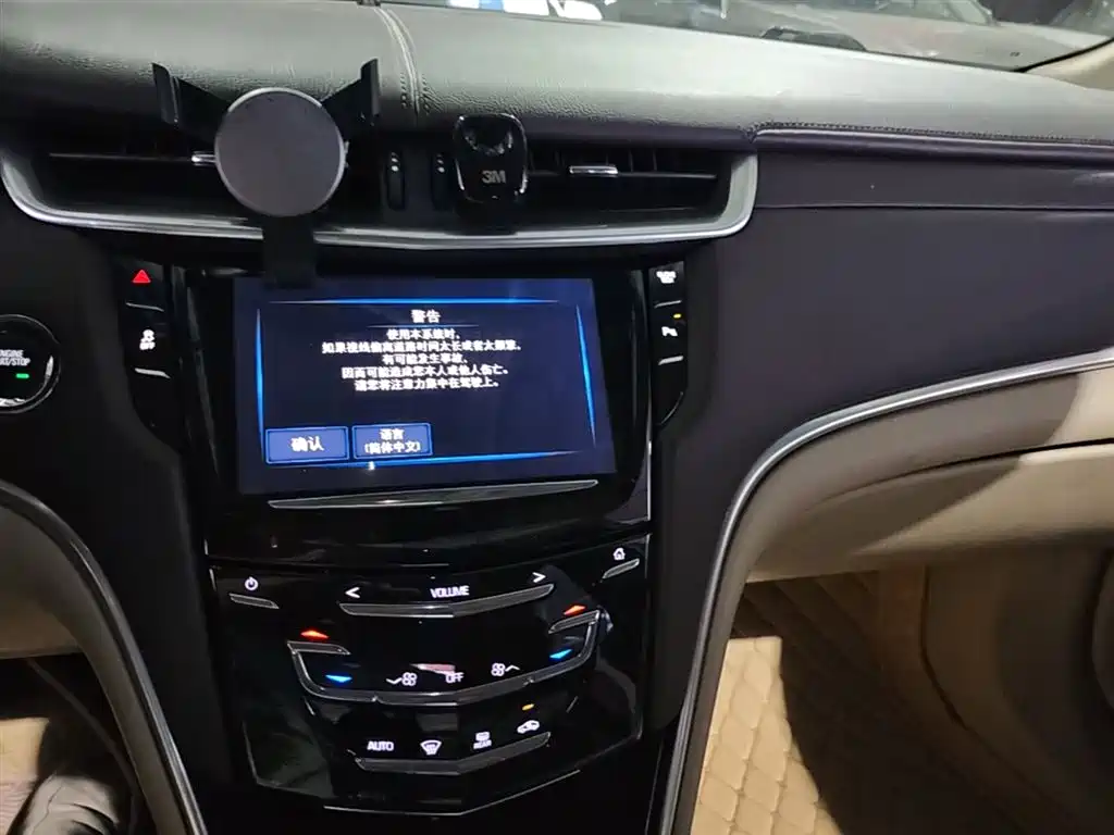 Cadillac XTS 2017 — фото 13