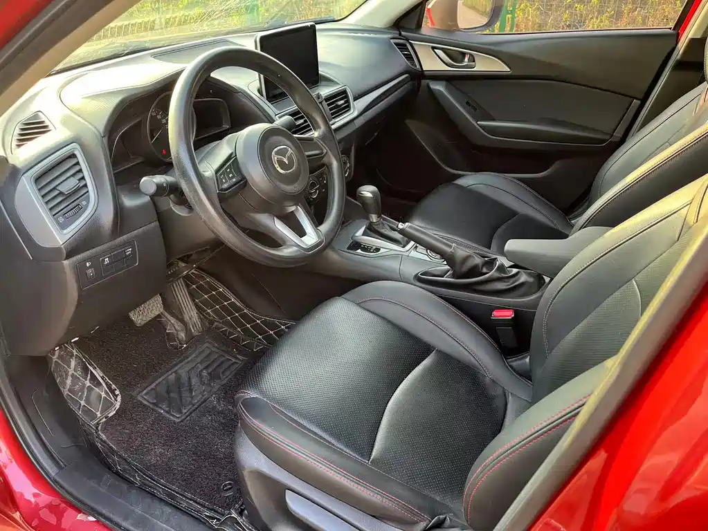 Mazda 3 Axela 2018 — фото 12