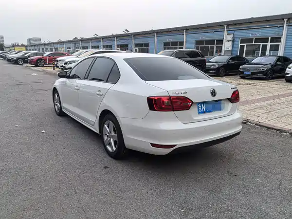 Volkswagen Sagitar 2013